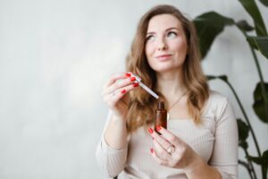 スキンケア 肌ケア 色白女性