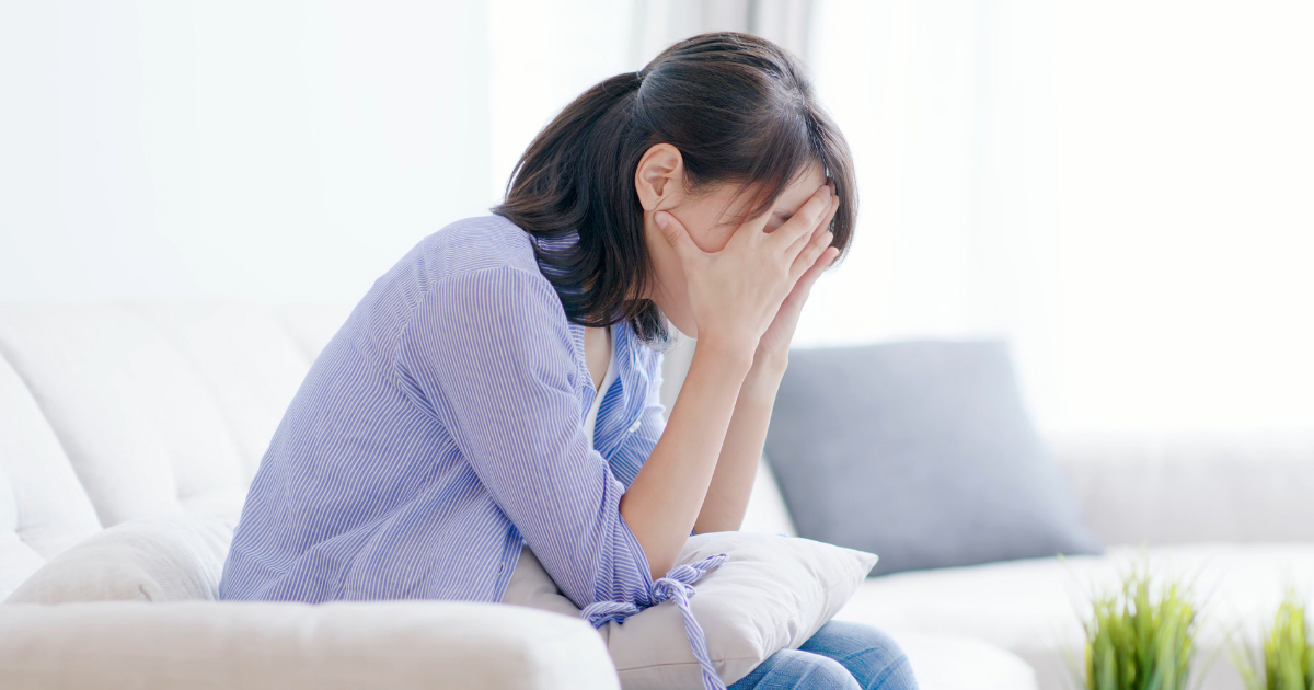 更年期 落ち込み 気力がわかない 悩む女性
