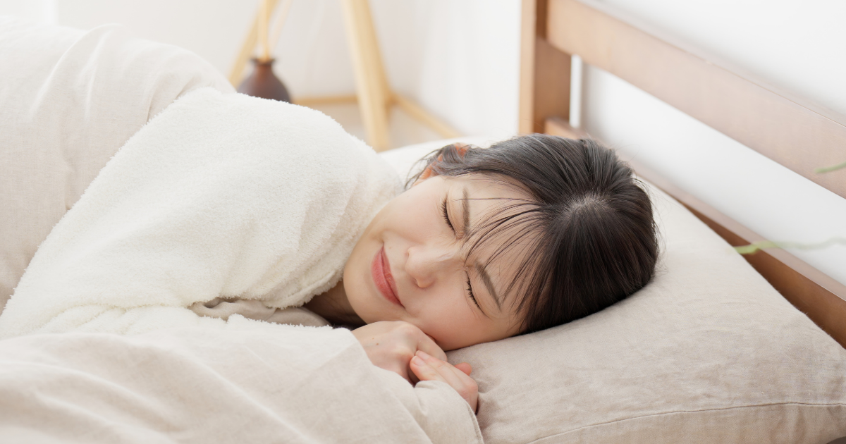 更年期 睡眠 リラックス 安らかに眠る女性