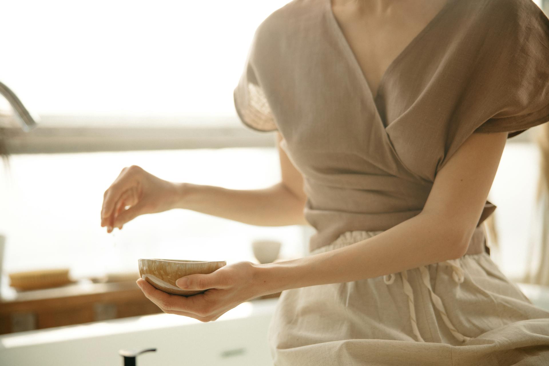 リネンワンピースで涼しく過ごす夏の着こなし