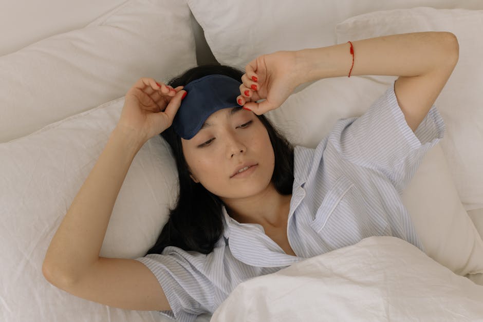 女性 ベッド アイマスク 朝の休息 睡眠 更年期